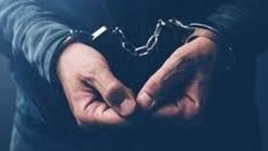 15 வயதில் காதல் திருமணம்; உறவில் விரிசல்; கணவனை கொலை செய்து சாக்கடையில் வீசிய மனைவி