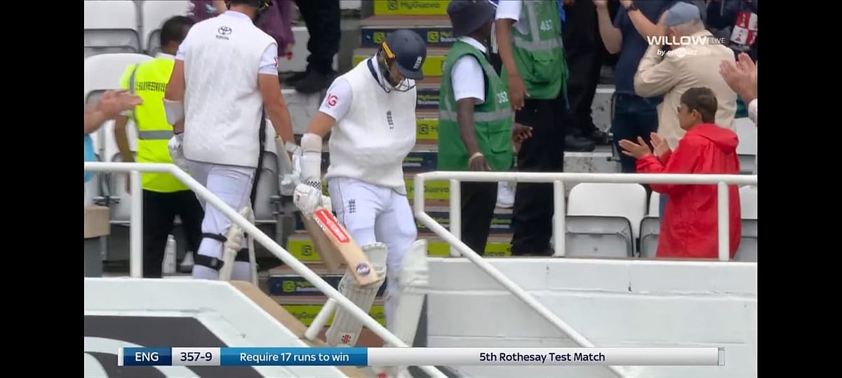 Chris Woakes : உடைந்த கையோடு ஒற்றைக் கையில் பேட்டிங் ஆடும் வோக்ஸ்! - பரபர ஓவல் டெஸ்ட்!