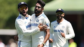 Siraj: வெற்றிக்குப் பின் கோலியிடமிருந்து வந்த ஸ்பெஷல் நோட்; நெகிழ்ந்த சிராஜ்; வைரலாகும் ட்வீட்ஸ்!