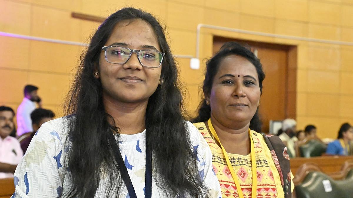 Neet: என் மகளுக்குத்தான் அத்தனை பெருமையும் சேரும் - 49 வயதில் மருத்துவ கனவை நிறைவேற்றிய அமுதவள்ளி