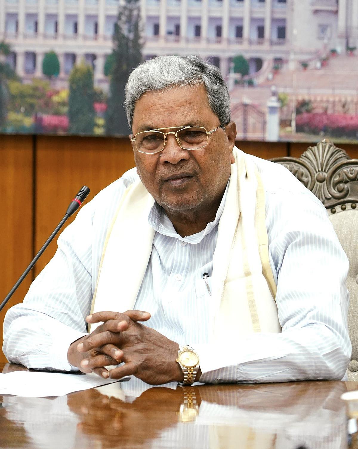 பள்ளி முதல்வரை பணி நீக்கம் செய்ய தண்ணீர் தொட்டியில் விஷம் கலந்த மாணவன்; 3 பேர் கைது - என்ன நடந்தது?
