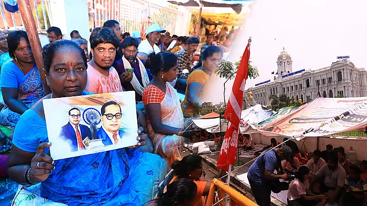 துப்புரவுத் தொழிலாளர் போராட்டம்