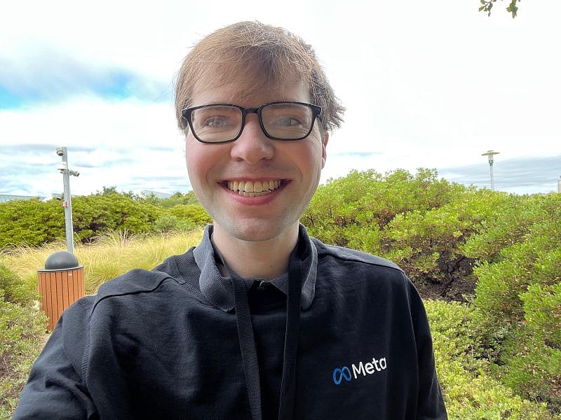 Matt Deitke: 24 வயது AI ஆய்வாளர்: நேரில் சென்று பேசிய மார்க்; ரூ.2,000 கோடி சம்பளம் - யார் இவர்?