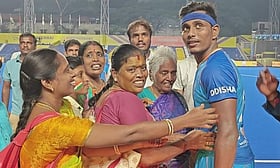 'அடுத்து ஆசியக்கோப்பைல ஆடனும்!' - இந்திய ஹாக்கி அணிக்கு தேர்வான அரியலூர் கார்த்தி