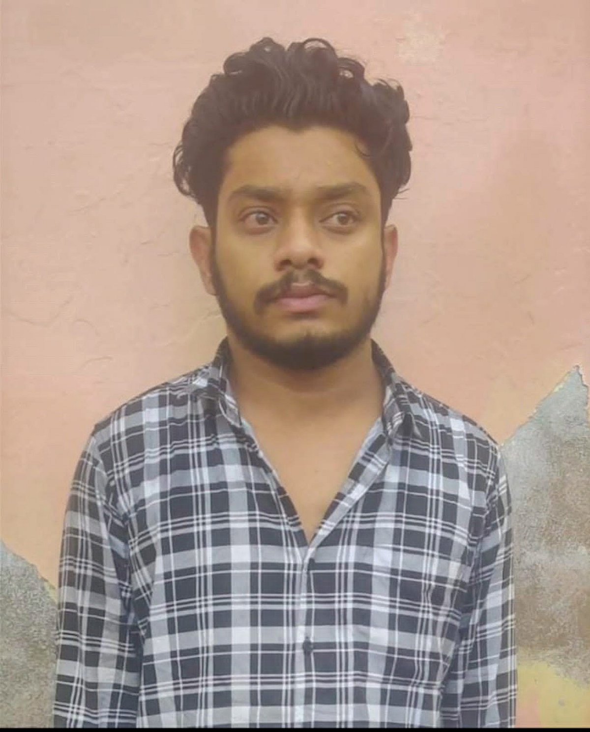 இன்ஸ்டாகிராம் காதல், 26 பவுன் நகை பறிப்பு, சுற்றிவளைத்த போலீஸ்; மாணவியை மிரட்டிய கர்நாடக இளைஞர் கைது