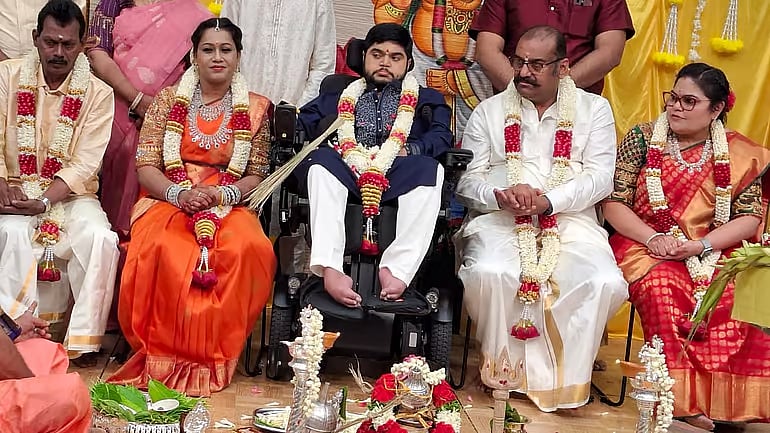 Nepoleon: `தனுஷ் - அக்&zwnj;ஷயா - அமெரிக்க முறைப்படி மகனுக்கு திருமணத்தை நடத்திய நெப்போலியன்