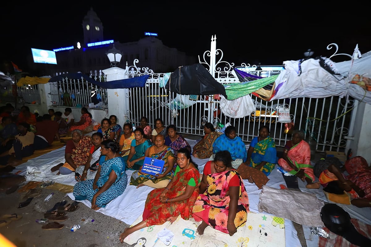 தூய்மைப் பணியாளர்கள் போராட்டம்: `சங்கத்தினர் அரசை ப்ளாக் மெயில் செய்கிறார்கள்!’ - அரசு தரப்பு