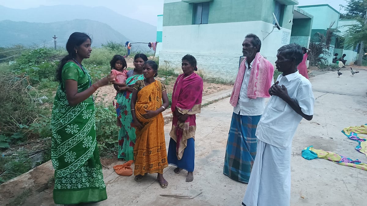 பழங்குடியினர் தினம்: ``காடுகளிலிருந்து வெளியேற்றபடும் பழங்குடிகள் வாழ்க்கை -ஆய்வறிக்கை சொல்வதென்ன?