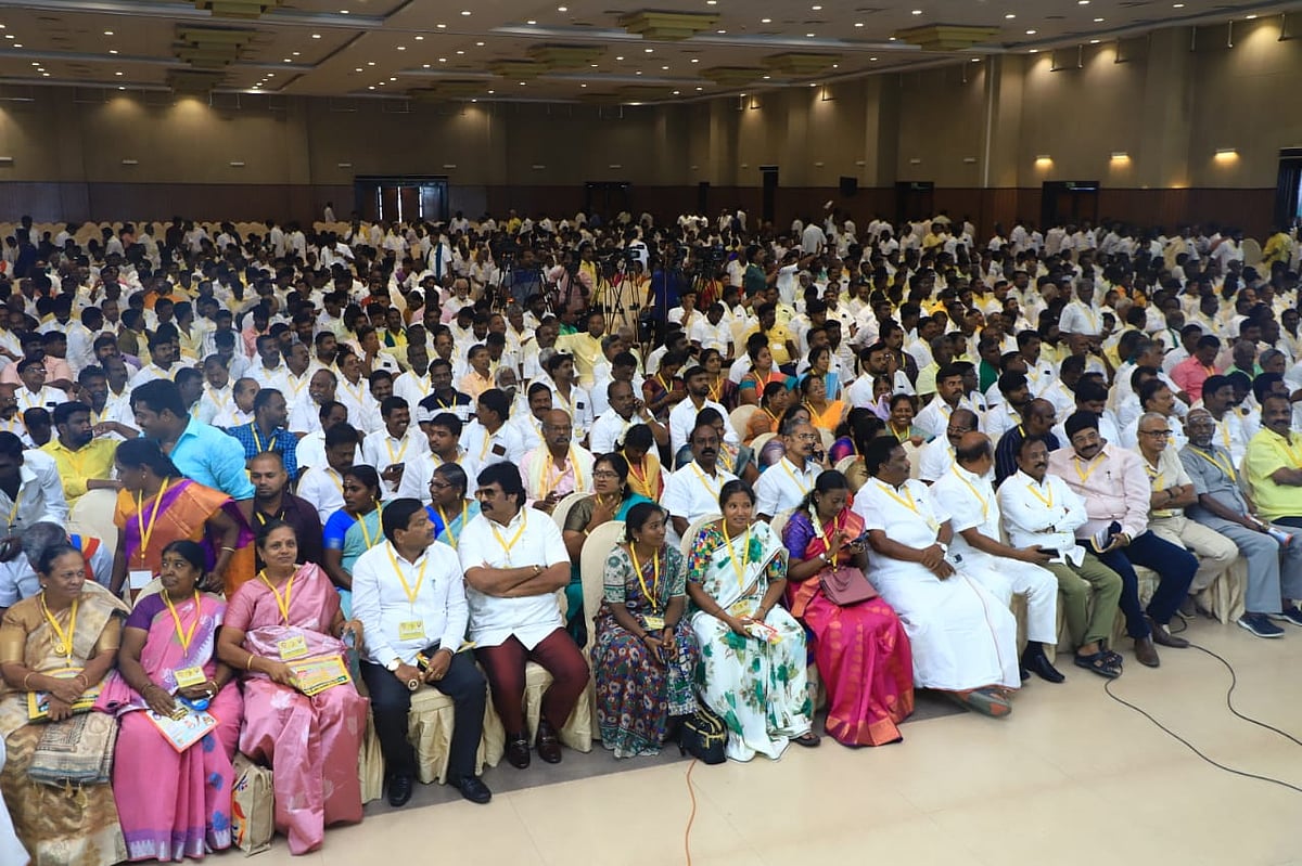 PMK: ``பதவிகளுக்கு ஆசைப்படாத நான் இங்கு நின்று கொண்டிருக்கிறேன் - அன்புமணி
