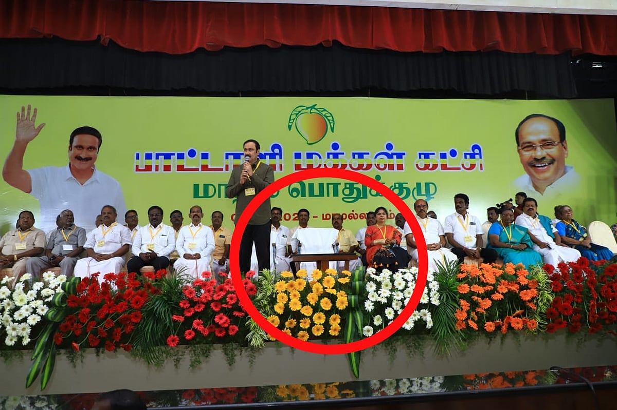 PMK: நிறுவனர் ராமதாஸுக்காகப் போடப்பட்ட நாற்காலி - அன்புமணி தலைமையில் பொதுக்குழுக் கூட்டம்