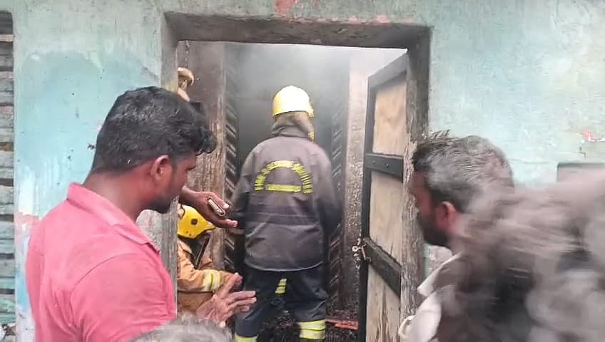 அனுமதியின்றி வீட்டில் பட்டாசு தயாரிப்பு; வெடி விபத்தில் 3 பேர் உயிரிழப்பு - சாத்தூரில் சோகம்