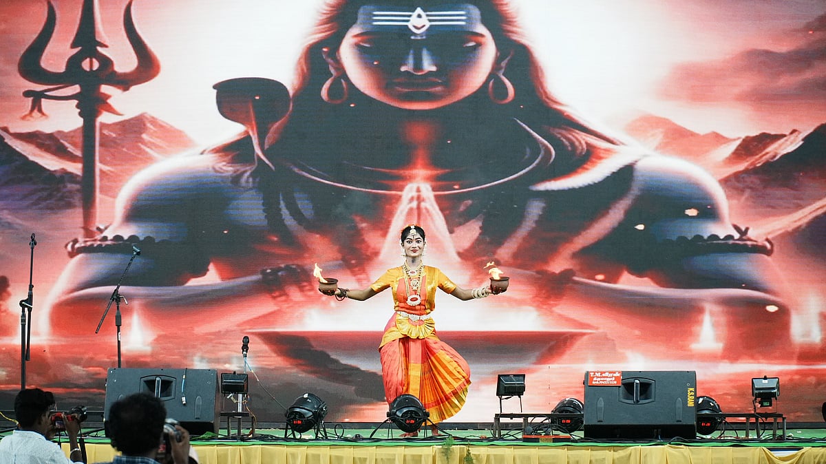பறை, தவில் இசை, பாரம்பர்ய கிராமிய கலை நிகழ்ச்சியுடன் களைகட்டிய பாமக மகளிர் மாநாடு | Photo Album