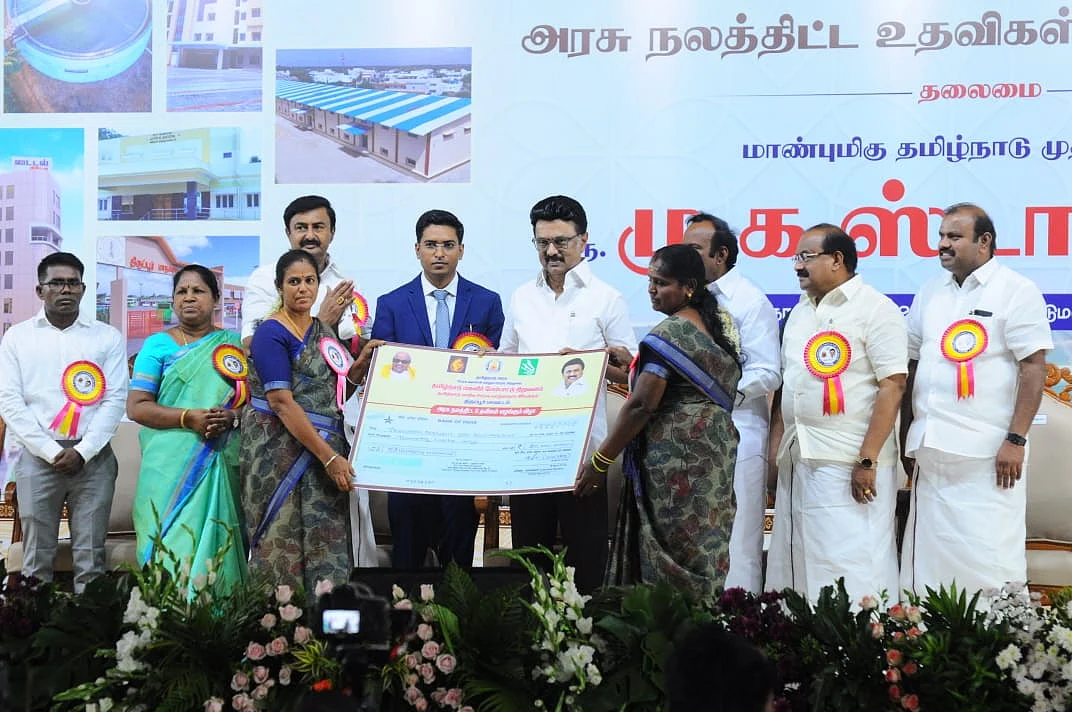 நலத்திட்டம் உதவி வழங்கினார்