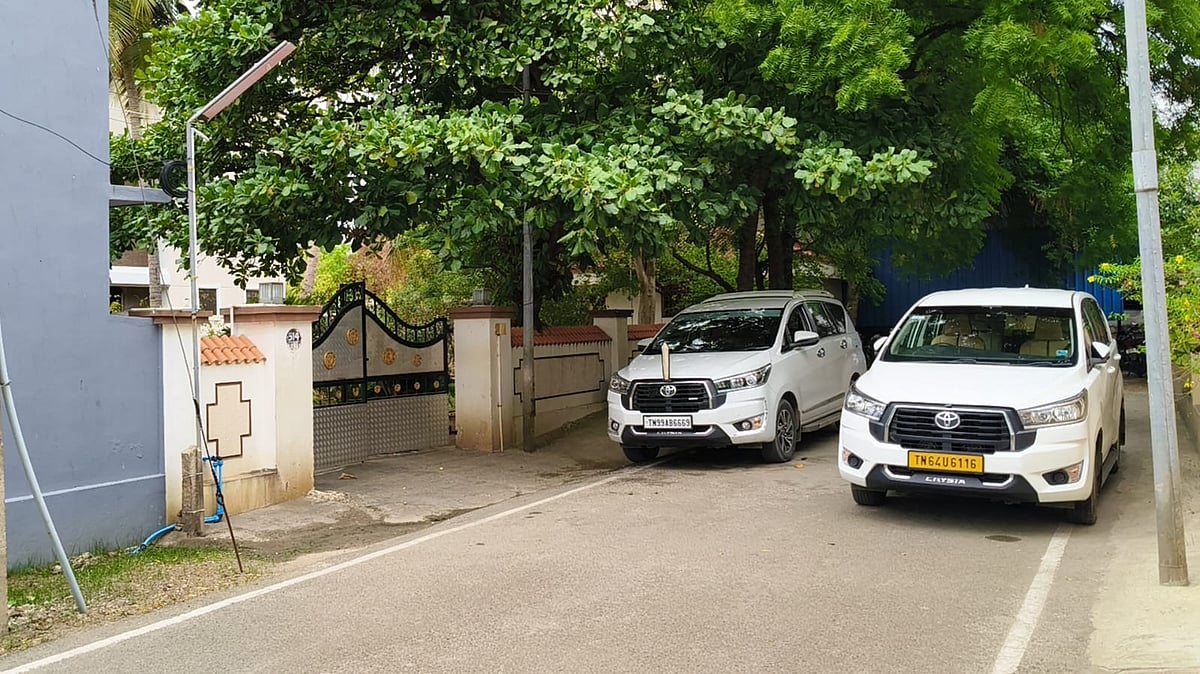 சிவகாசி: பட்டாசு உரிமையாளர்கள் வீடு, அலுவலகங்களில் வருமான வரித்துறையினர் சோதனை