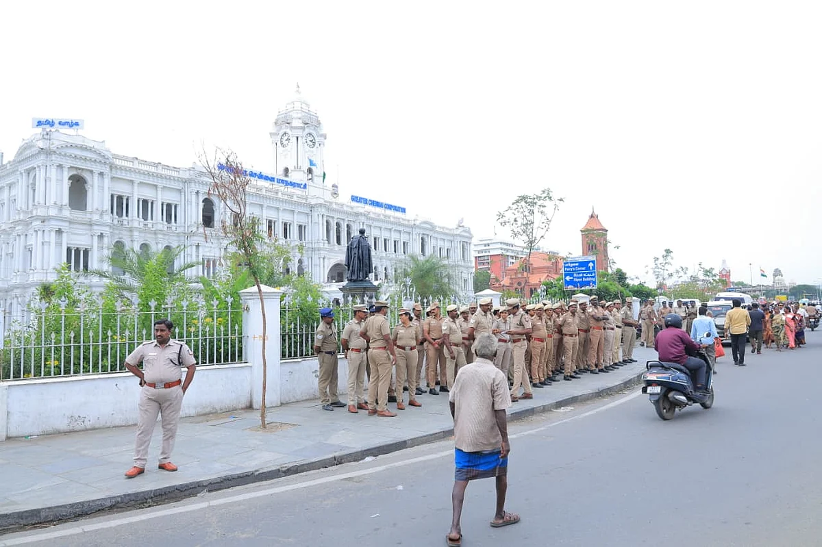 தூய்மைப் பணியாளர்கள் போராட்டம் - ரிப்பன் மாளிகை - போலீஸார்