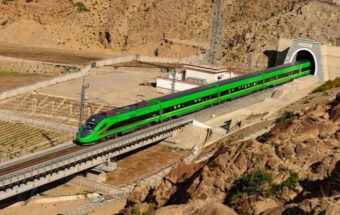 China: சீன அரசு திட்டமிட்டிருக்கும் பிரமாண்ட ரயில் திட்டம்; இந்தியாவிற்கு ஏற்படும் சிக்கல் என்ன?
