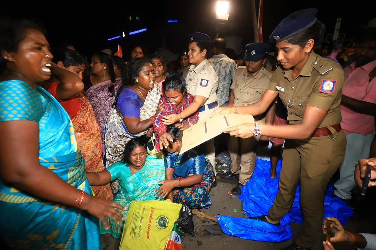 போராட்டக்காரர்களை கைது செய்த காவல்துறை