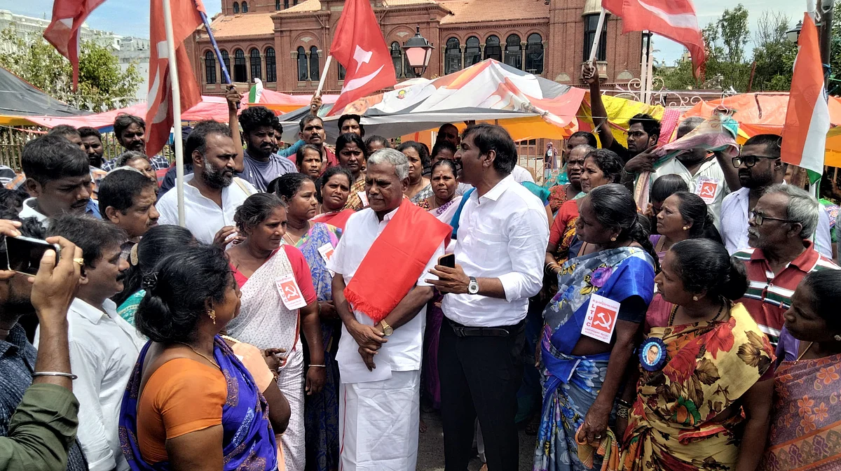 போராட்டக்குழுவுடன் CPIM மாநில பொதுச் செயலாளர் பெ.சண்முகம்
