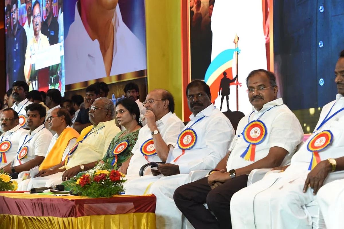 பாமக சிறப்பு பொதுக்குழு கூட்டம்