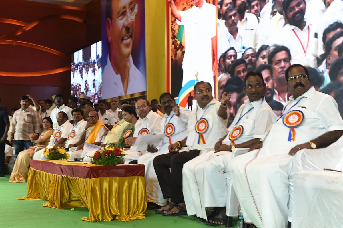 பாமக சிறப்பு பொதுக்குழு கூட்டம்