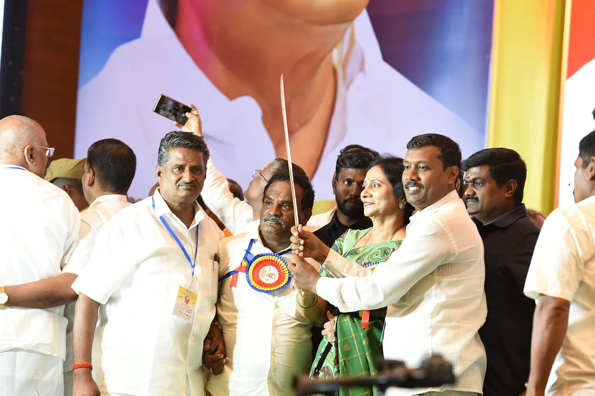 பாமக சிறப்பு பொதுக்குழு கூட்டம்