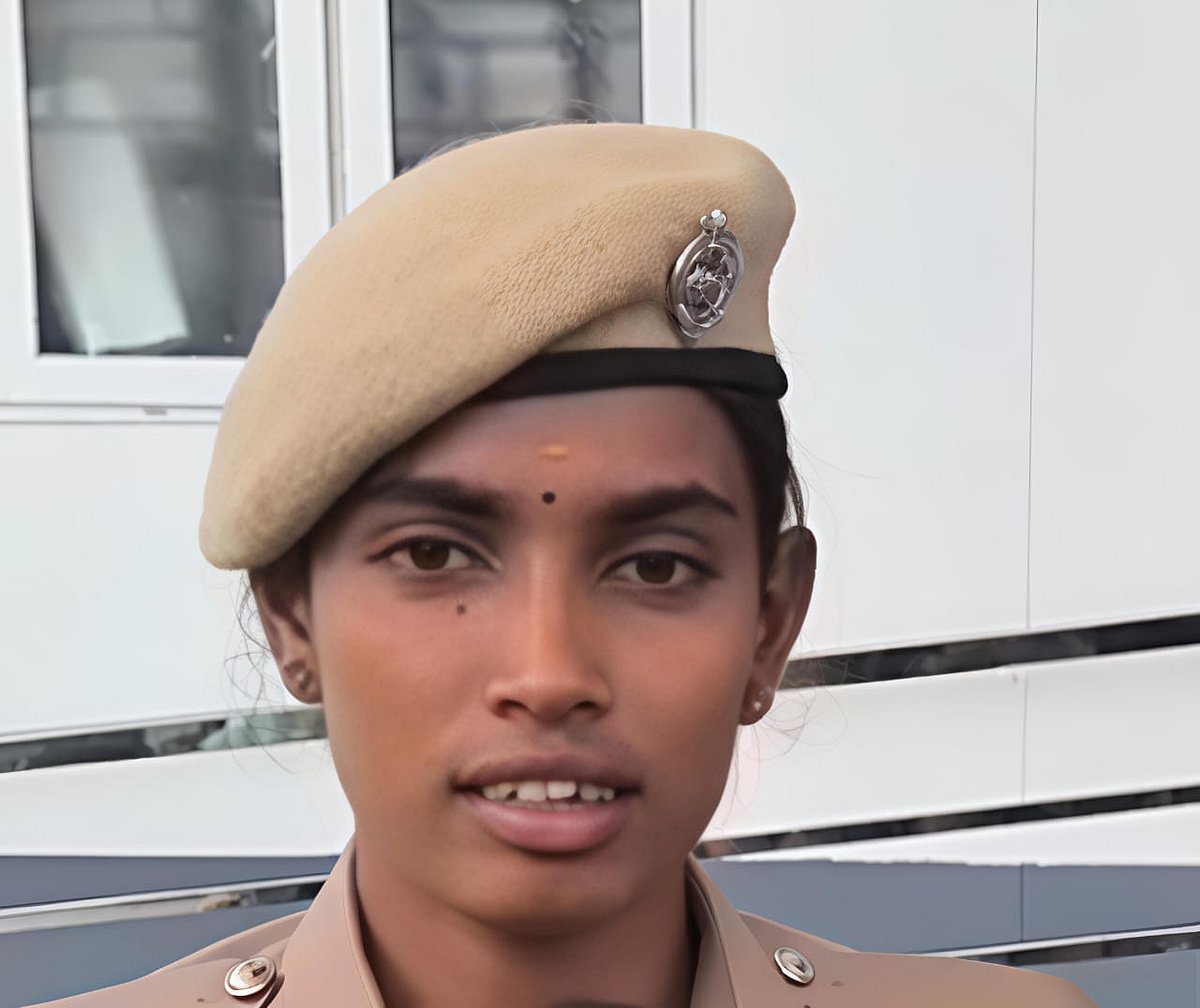 கைகொடுத்த படிப்பு; ஆட்டோவில் பெண்ணுக்குப் பிரசவம் பார்த்த காவலர் - திருப்பூரில் நெகிழ்ச்சி சம்பவம்!