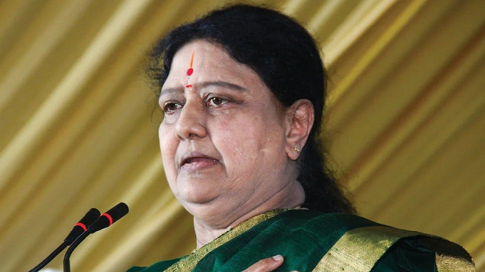 Sasikala: சசிகலா குறித்து யூ டியூப்பில் அவதூறு? திமுக நிர்வாகி மீது புகார்; பின்னணி என்ன?