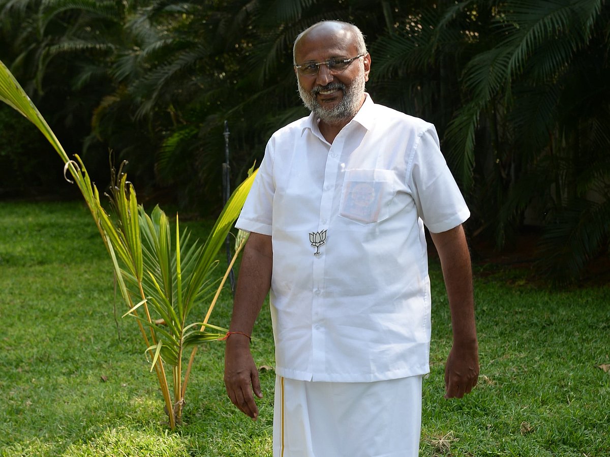 CP Radhakrishnan: வாஜ்பாயின் சிஷ்யர்; மோடியின் நண்பர்; குடியரசு துணைத் தலைவர் வேட்பாளரின் பின்னணி