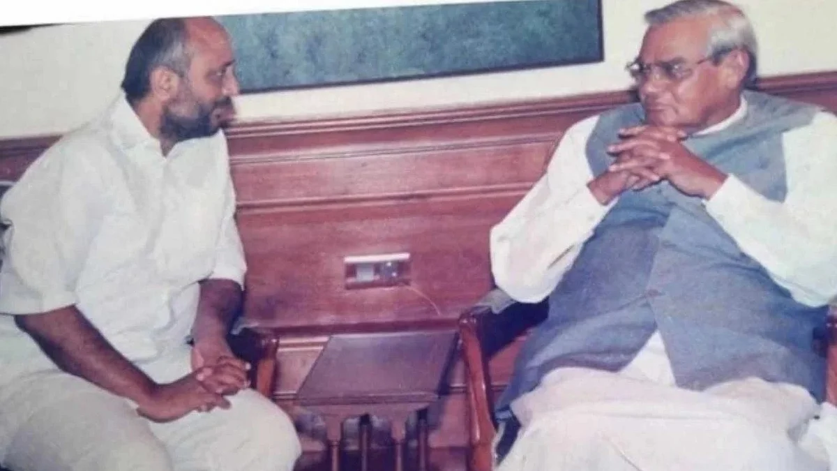 வாஜ்பாயுடன் சி.பி. ராதாகிருஷ்ணன்
