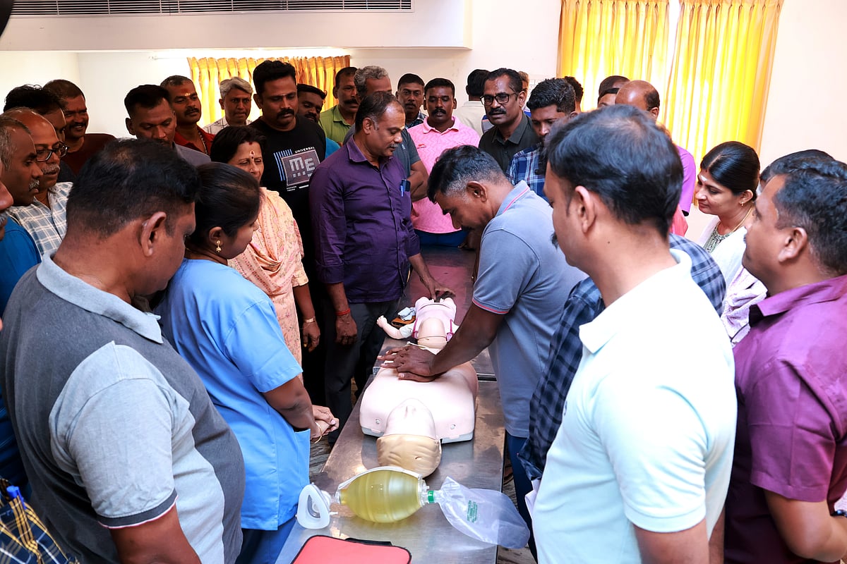 காவல்துறை பணியாளர்களுக்கு உயிர்காக்கும் செயல்முறைகள் பயிற்சி வழங்கிய மீனாட்சி மிஷன் மருத்துவமனை