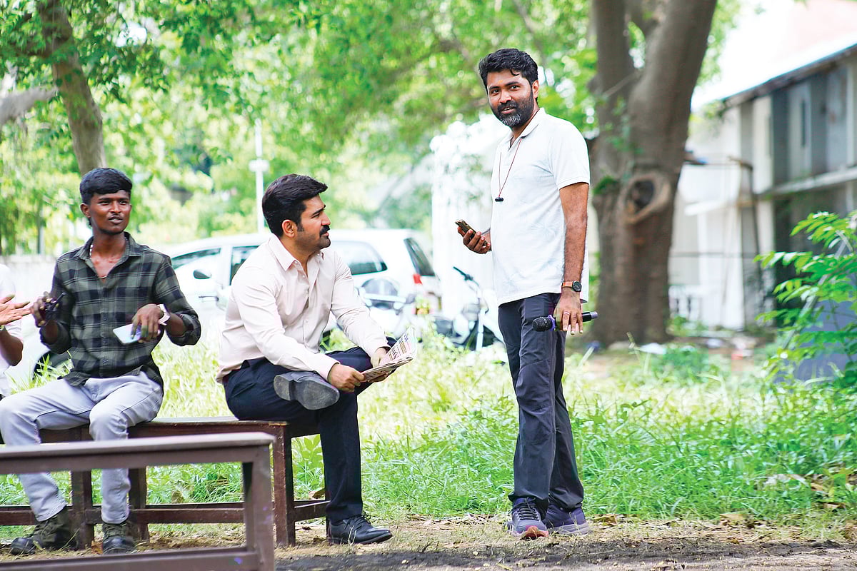 சக்தி திருமகன் திரைப்பட ஸ்டில்