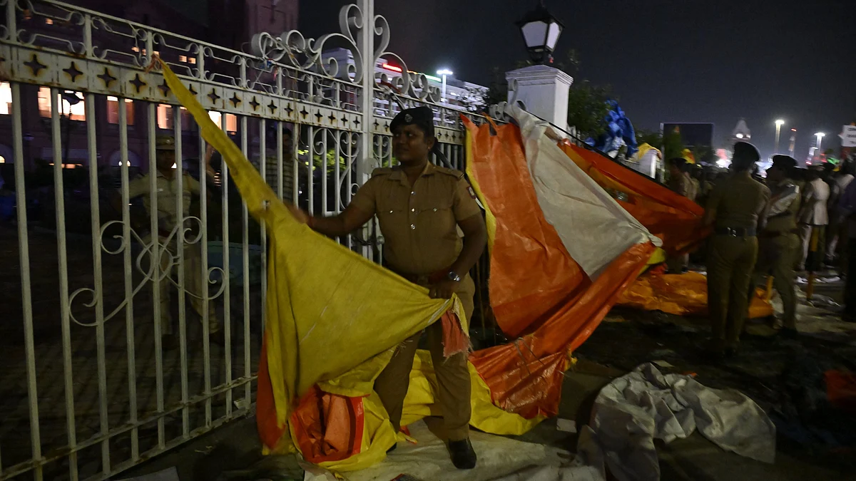 காவல்துறை கைது