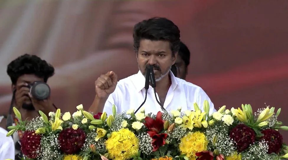 மதுரை மாநாட்டில் விஜய்