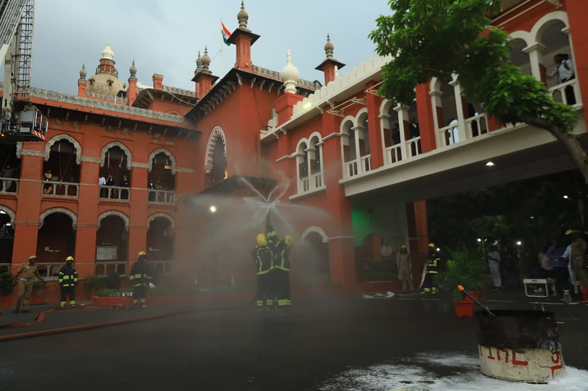 சென்னை உயர்நீதிமன்றத்தில் நடைபெற்ற தீத்தடுப்பு பாதுகாப்பு விழிப்புணர்வு நிகழ்ச்சி | Photo Album