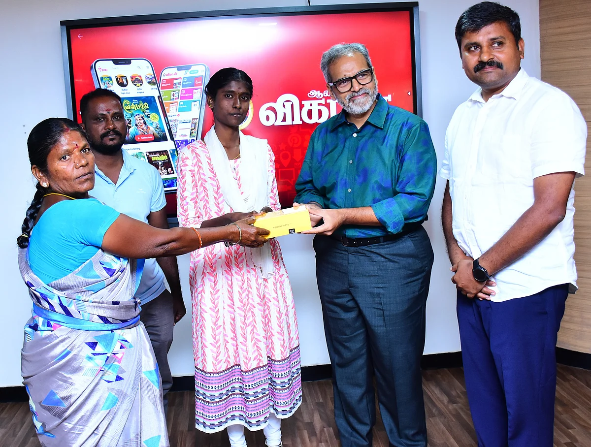 ஸ்மார்ட் போன் வழங்குதல்
