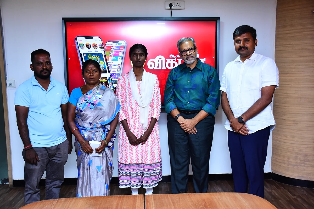 குடும்பத்தினருடன் பூமாரி