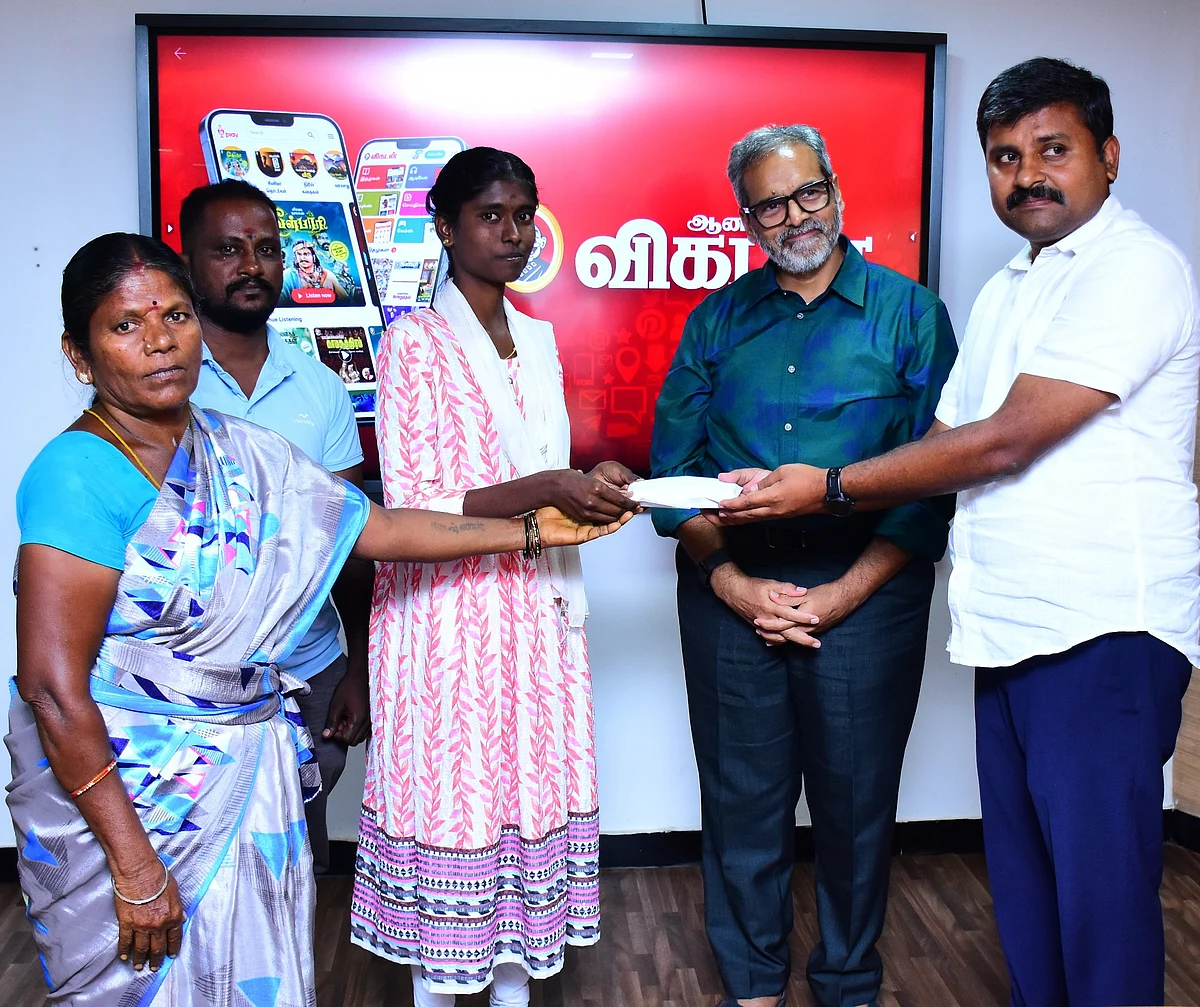 1 லட்சம் ரூபாய் வழங்கும் அருண் நேரு உடன் விகடன் எம்.டி சீனிவாசன்