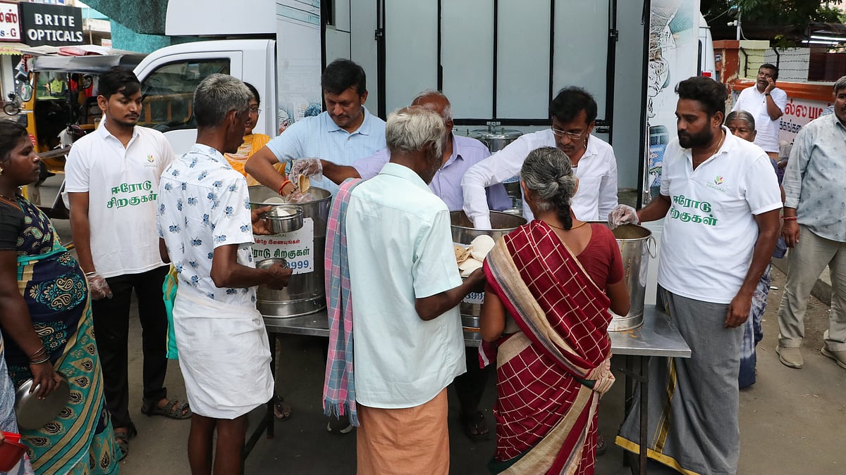 ``ஒரு வேளை சாப்பாடு, ஒரு நாள் உணவாக வயிறு நிறைகிறது - ஈரோடு சிறகுகளின் பசி போக்கும் உன்னத பணி