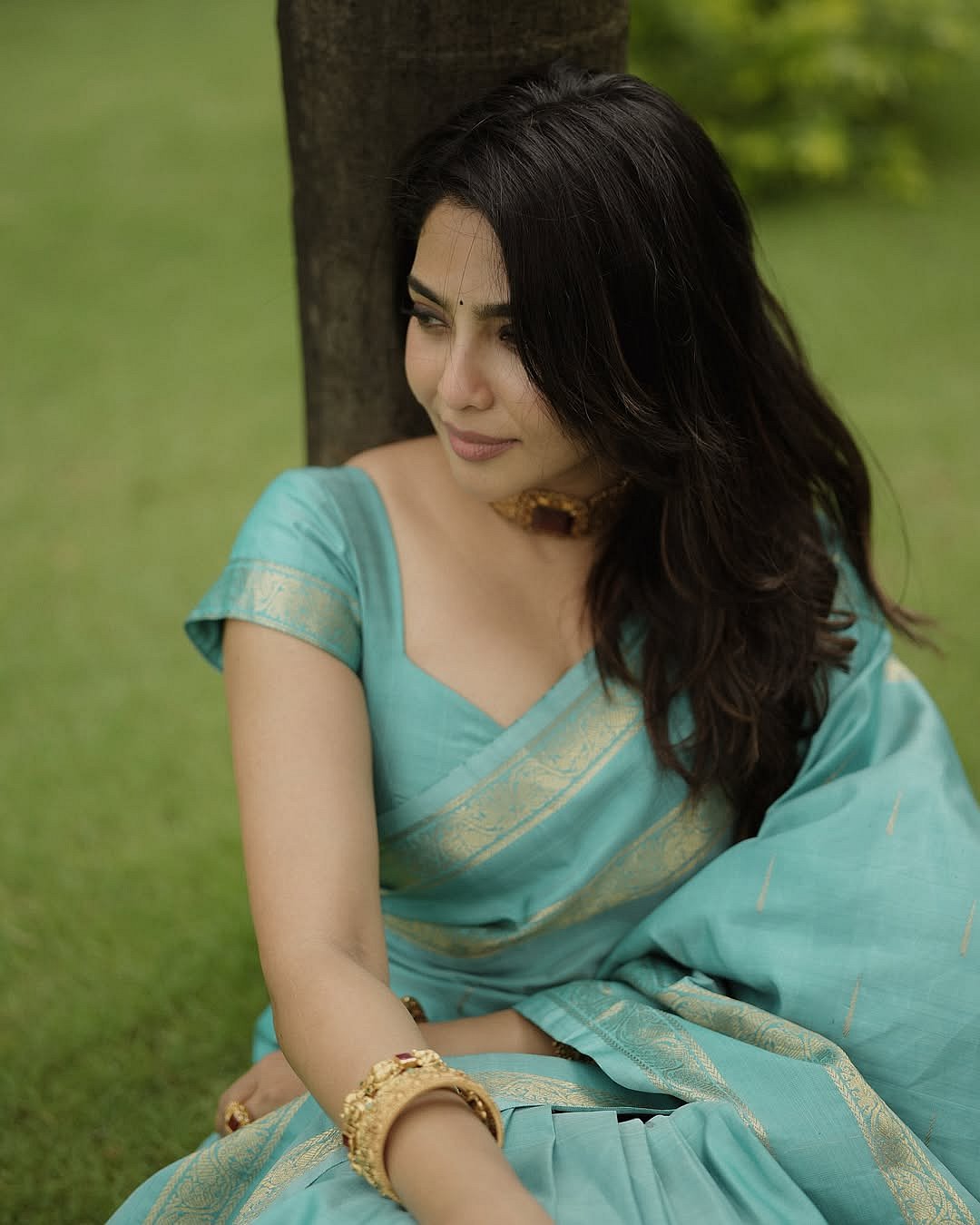 Aishwarya Lekshmi: `அஞ்சு வண்ண பூவே..! - ஐஸ்வர்யா லட்சுமியின் ரீசன்ட் க்ளிக்ஸ்