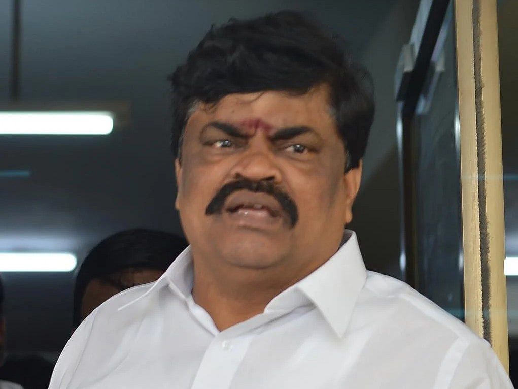 `ஆவினில் வேலை பண மோசடி வழக்கில் ராஜேந்திர பாலாஜி நீதிமன்றத்தில் ஆஜர்