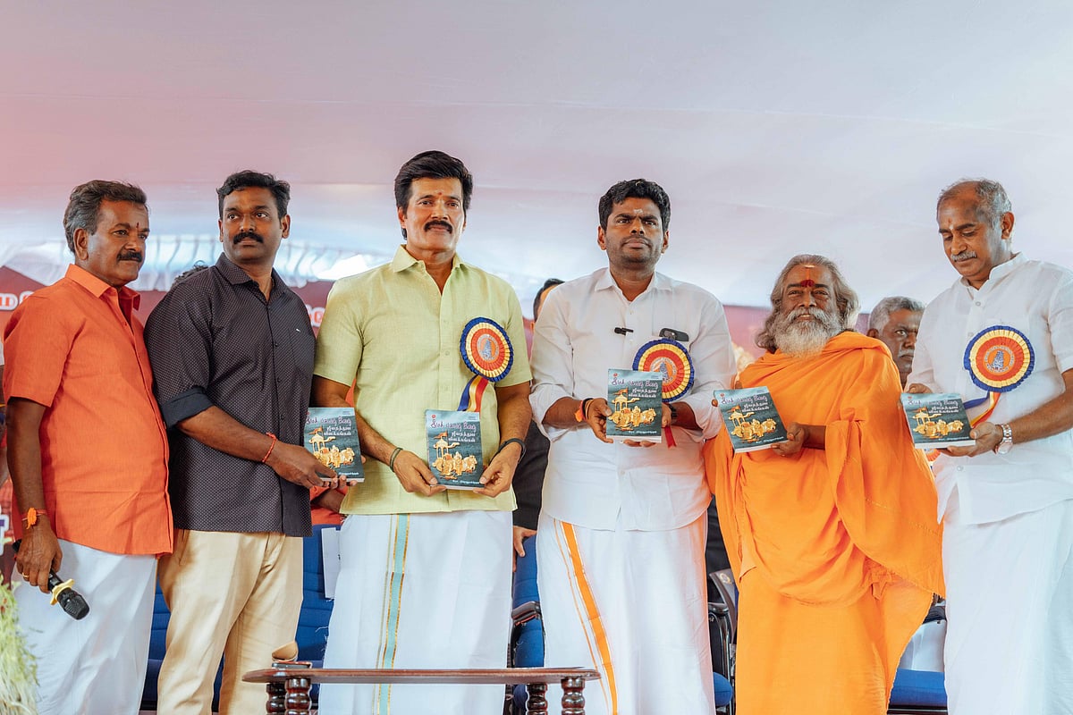 விஜய்க்கு அறிவில்லை; வர்ற கோபத்துக்கு ஓங்கி குத்த வேண்டும் - கடுமையாக விமர்சித்த நடிகர் ரஞ்சித்