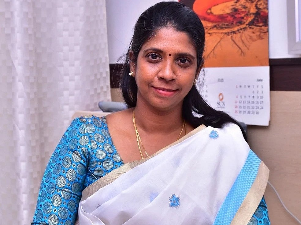 Doctor Vikatan: ஆசிரியர் வேலை, சாக்பீஸ் பயன்பாட்டால் தொண்டை எரிச்சல், வறட்டு இருமல்; தீர்வு என்ன?