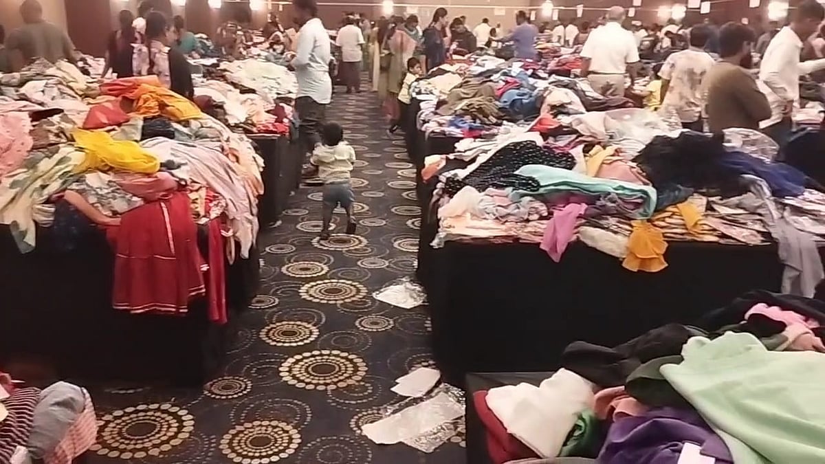 ஈரோடு: அமெரிக்காவின் வரியால் சலுகை விலையில் ஆடைகள்; விளம்பரத்தை நம்பி போனவர்களுக்கு என்ன நடந்தது?