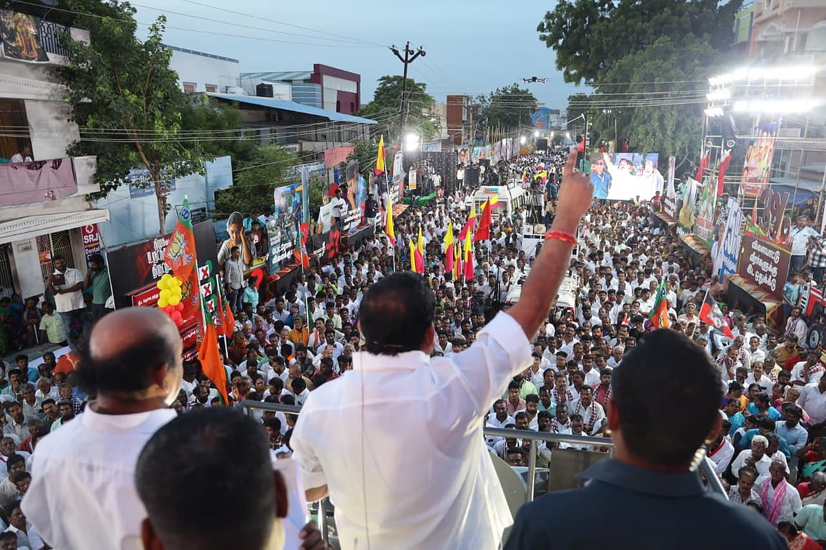 லேப்டாப் எங்க... தாலிக்கு தங்கம் எங்க..? - கொந்தளித்த எடப்பாடி பழனிசாமி