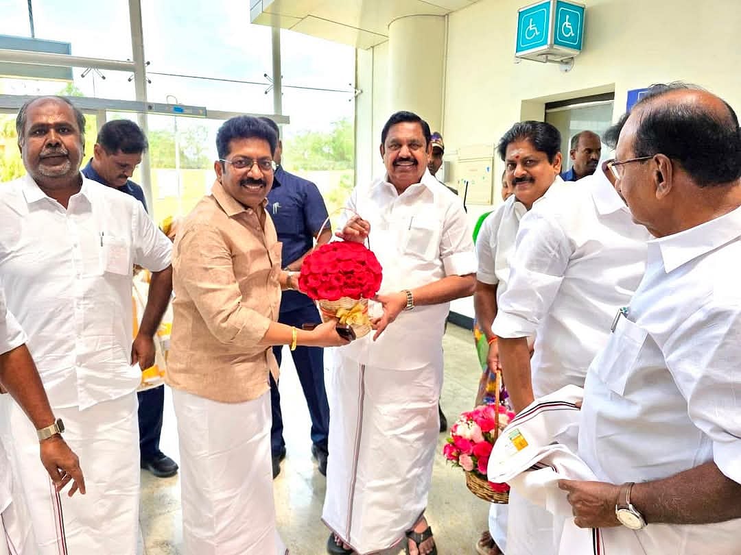 இபிஎஸ்-ஐ புகழ்ந்து பேசிய விவசாயச் சங்க நிர்வாகி; கண்டித்த தொழில்துறை பிரமுகர்; கூட்டத்தில் சலசலப்பு