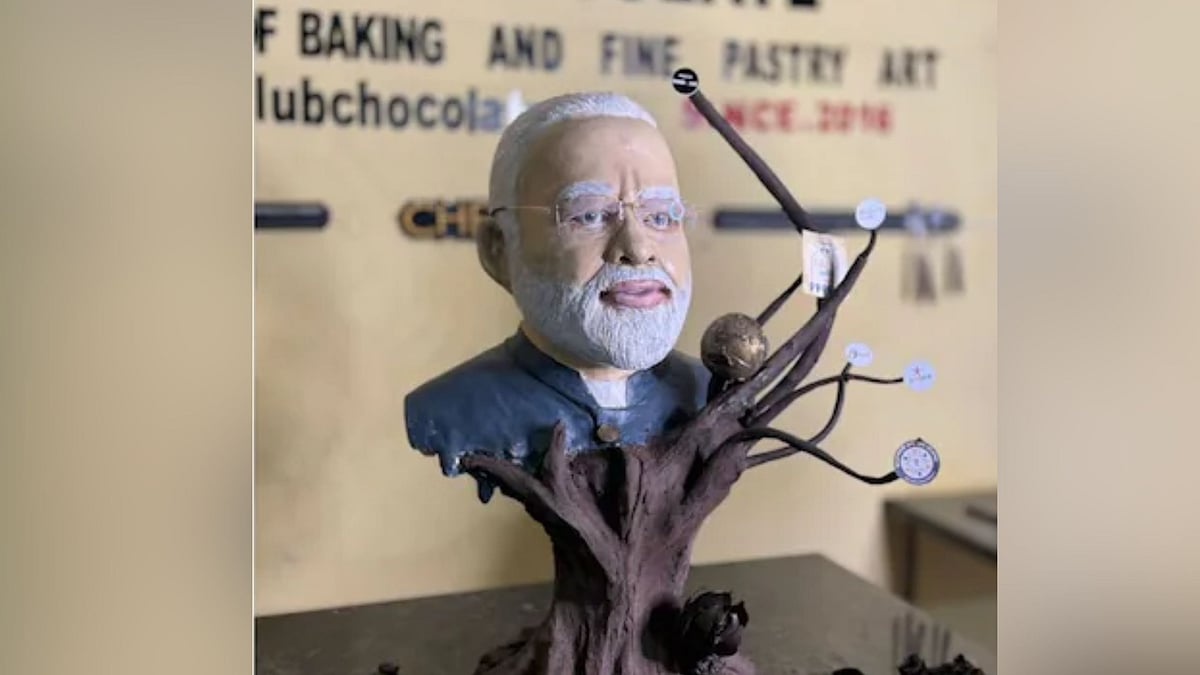 சாக்லேட்டில் வடிவமைக்கப்பட்ட பிரதமர் மோடியின் சிற்பம்; 7 நாள்கள் உழைத்து தயாரித்த மாணவர்கள் குழு!