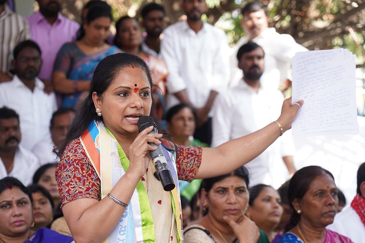 BRS: மிகவும் வேதனையளிக்கிறது - சஸ்பெண்ட் ஆன ஒரே நாளில் கட்சியிலிருந்து விலகிய KCR மகள் கவிதா