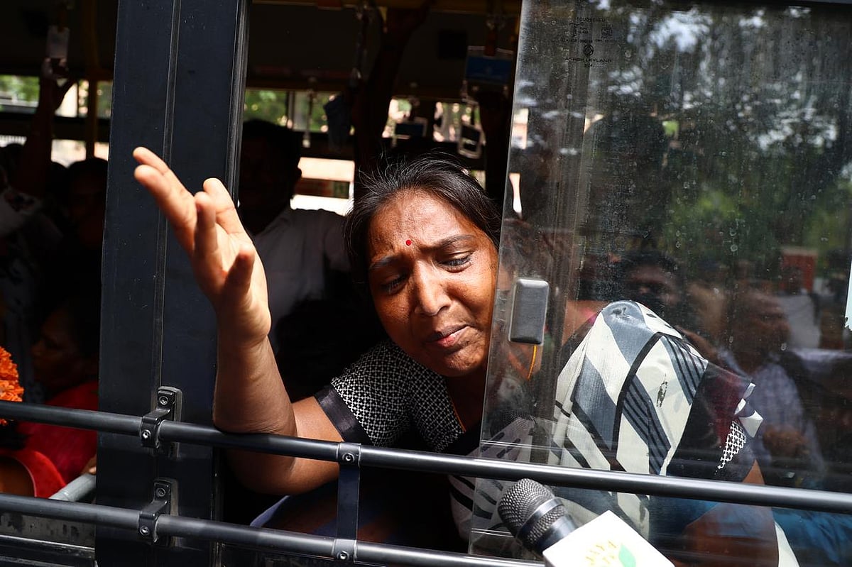 பூங்காவில் கூடிய தூய்மைப் பணியாளர்கள்; குண்டுக்கட்டாக தூக்கிய காவல்துறை! - Photo Album