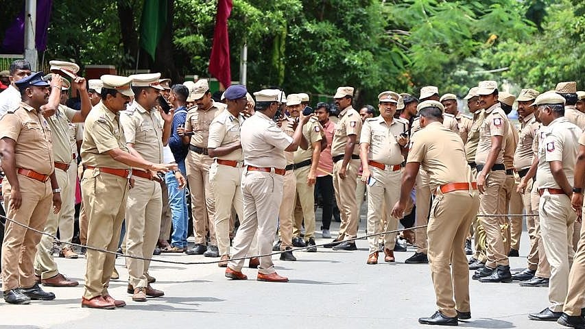 பாலியல்-குற்றங்கள்-குறித்து-சர்ச்சை-கருத்து:-மனப்பூர்வமான-மன்னிப்பு--எஸ்.வி.சேகர்