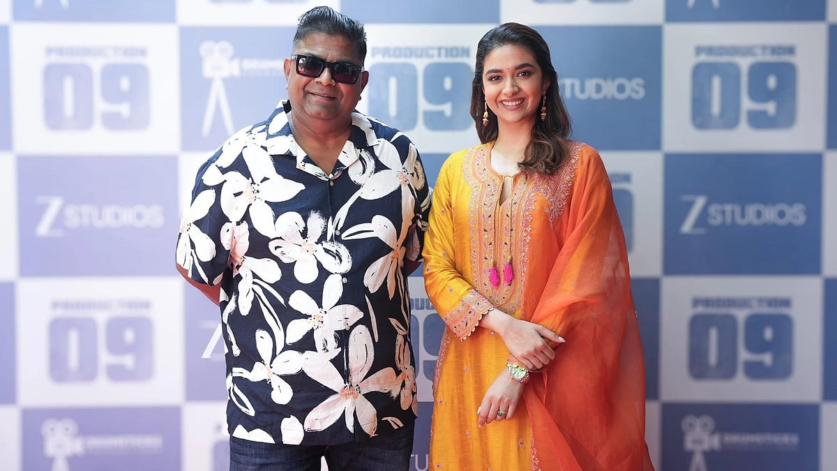 கீர்த்தி சுரேஷ் - மிஷ்கின் இணையும் புதிய பட  பூஜை க்ளிக்ஸ்! | Photo Album